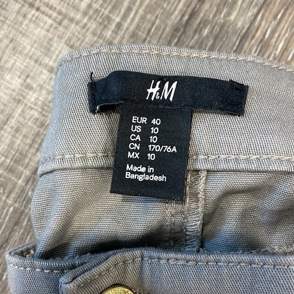 H&M Mid Rise Gray Pants Size 10 - Picture 2 of 3